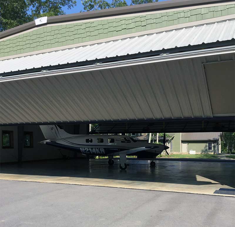 The Big South Fork Airpark taxiway leads right into Karl Rogers' vacation and getaway home 60 x 50-foot hangar in Oneida, Tenn.